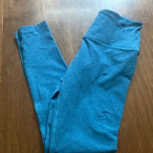Beyond yoga cross over leggings ..great shape